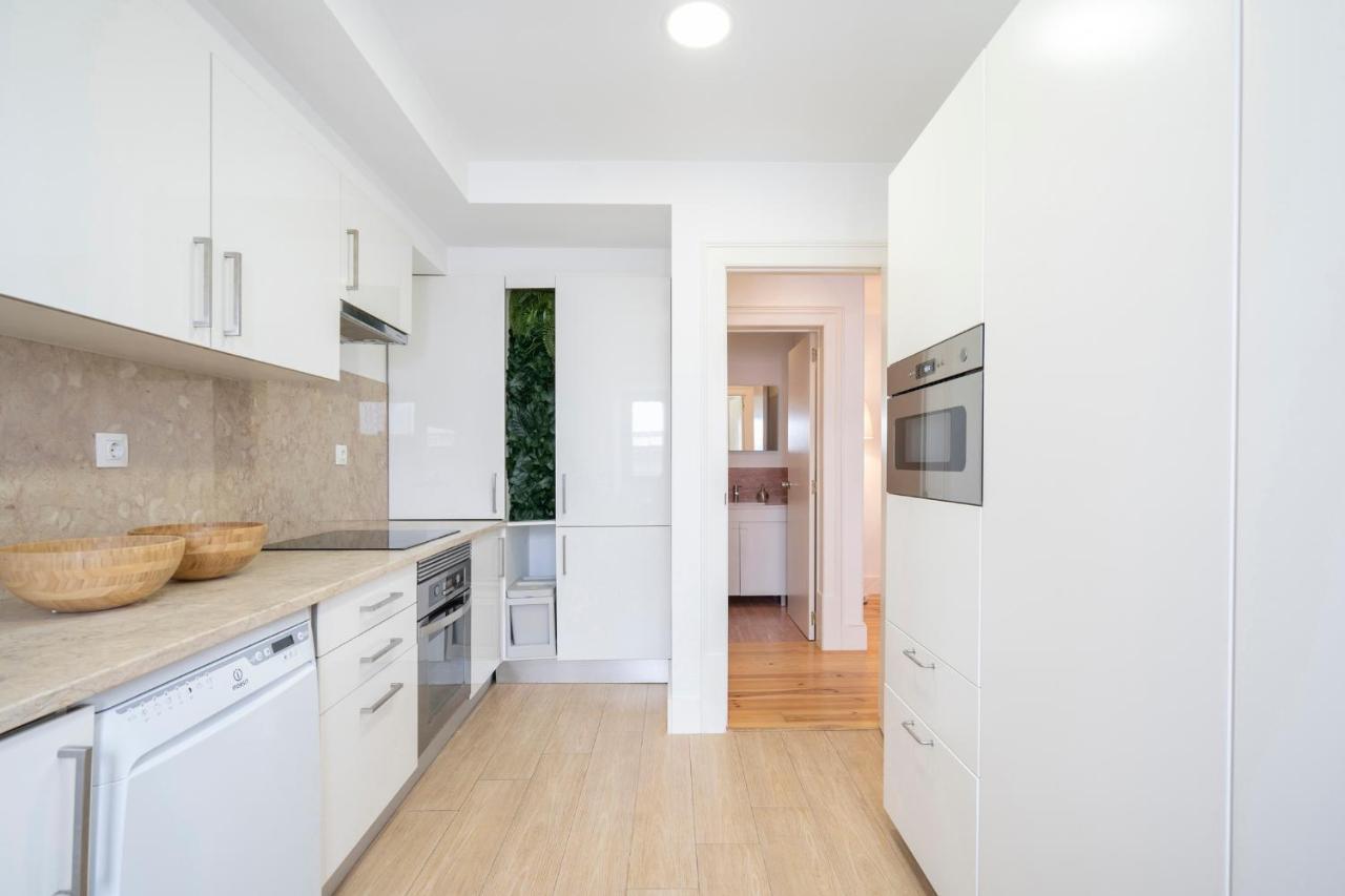 Warm And Cozy Parquet Flooring Apartment In อัลมาดา ภายนอก รูปภาพ