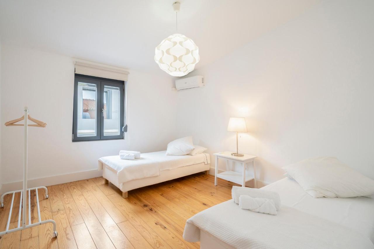 Warm And Cozy Parquet Flooring Apartment In อัลมาดา ภายนอก รูปภาพ