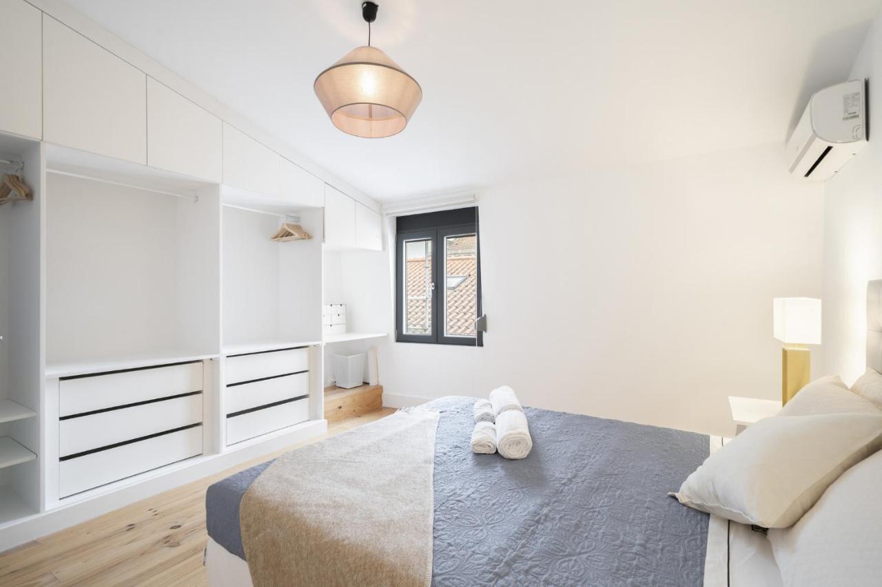 Warm And Cozy Parquet Flooring Apartment In อัลมาดา ภายนอก รูปภาพ