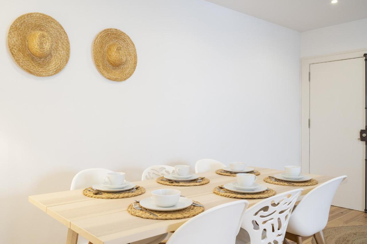 Warm And Cozy Parquet Flooring Apartment In อัลมาดา ภายนอก รูปภาพ