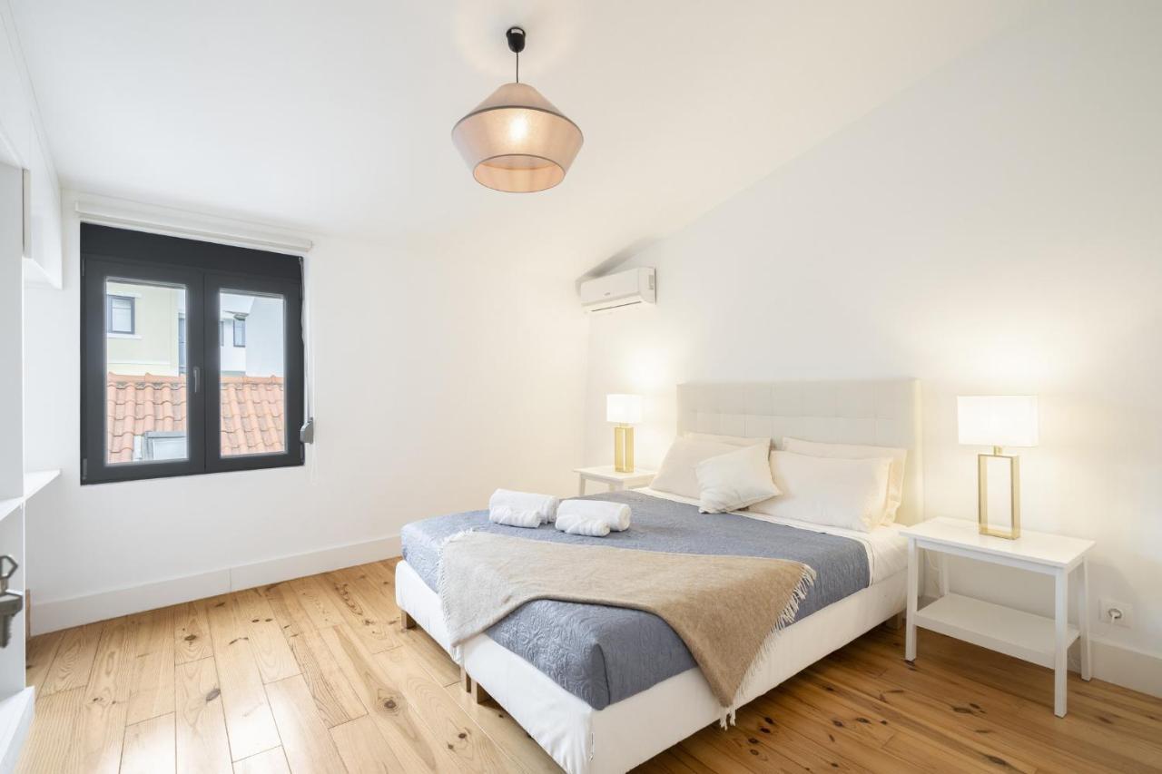 Warm And Cozy Parquet Flooring Apartment In อัลมาดา ภายนอก รูปภาพ