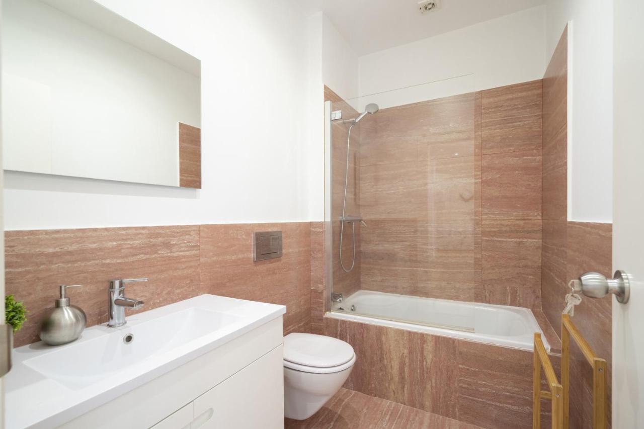 Warm And Cozy Parquet Flooring Apartment In อัลมาดา ภายนอก รูปภาพ