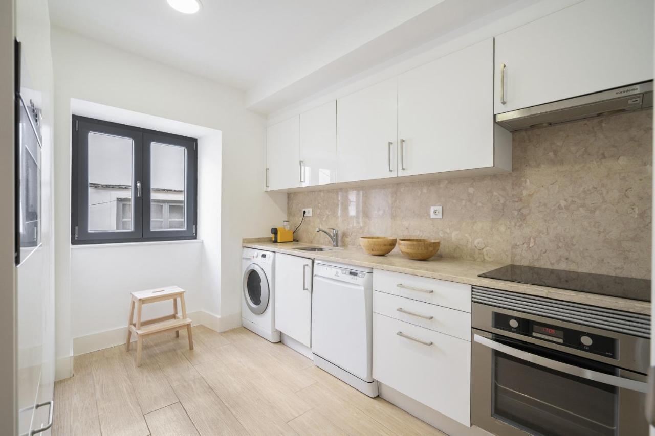 Warm And Cozy Parquet Flooring Apartment In อัลมาดา ภายนอก รูปภาพ