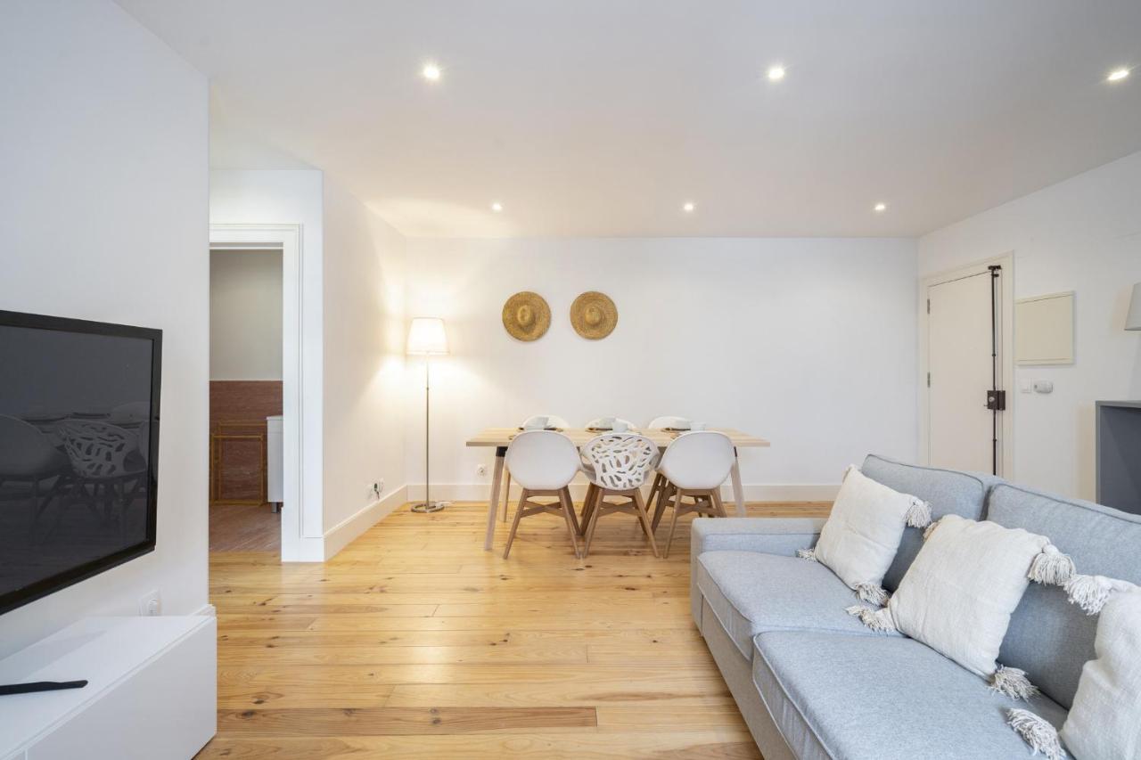 Warm And Cozy Parquet Flooring Apartment In อัลมาดา ภายนอก รูปภาพ