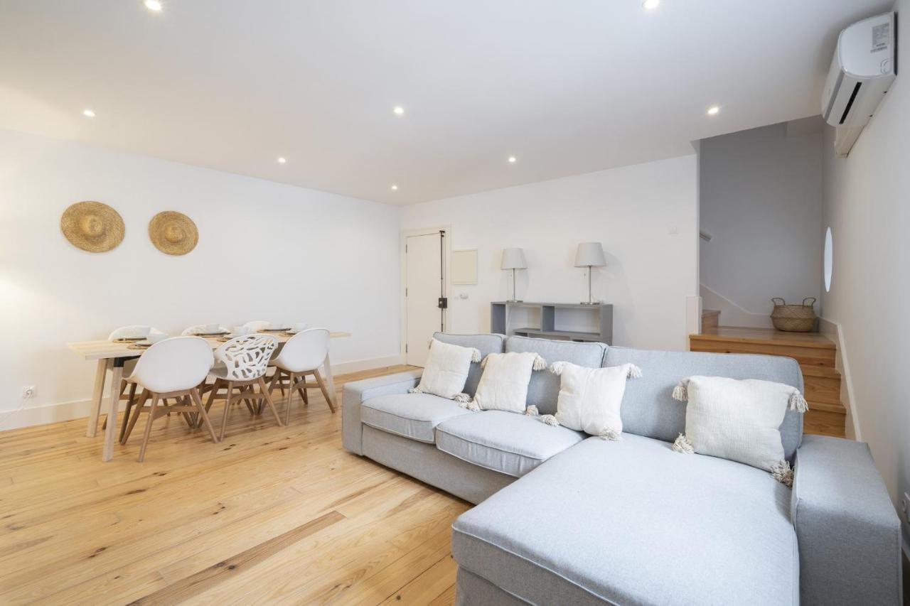 Warm And Cozy Parquet Flooring Apartment In อัลมาดา ภายนอก รูปภาพ